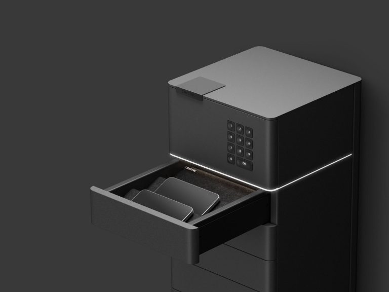 Armoire à valeurs moderne noire avec tiroir ouvert et panneau de commande en haut.