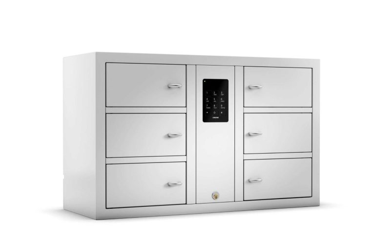 Armoire à objets blanche avec plusieurs tiroirs et un panneau de contrôle à l'avant.