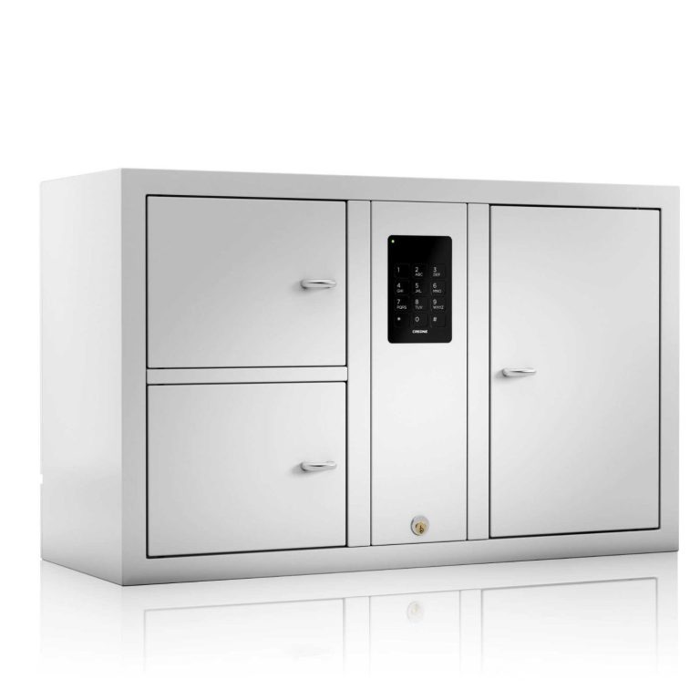 Armoire à objets blanche avec compartiments et panneau de contrôle numérique.